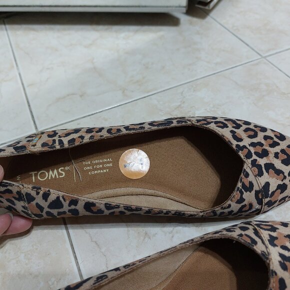 TOMS Julie Desert Tan Leopard Cheetah Animal Print Slip On Comfort Ballet Flats - Picture 8 of 10